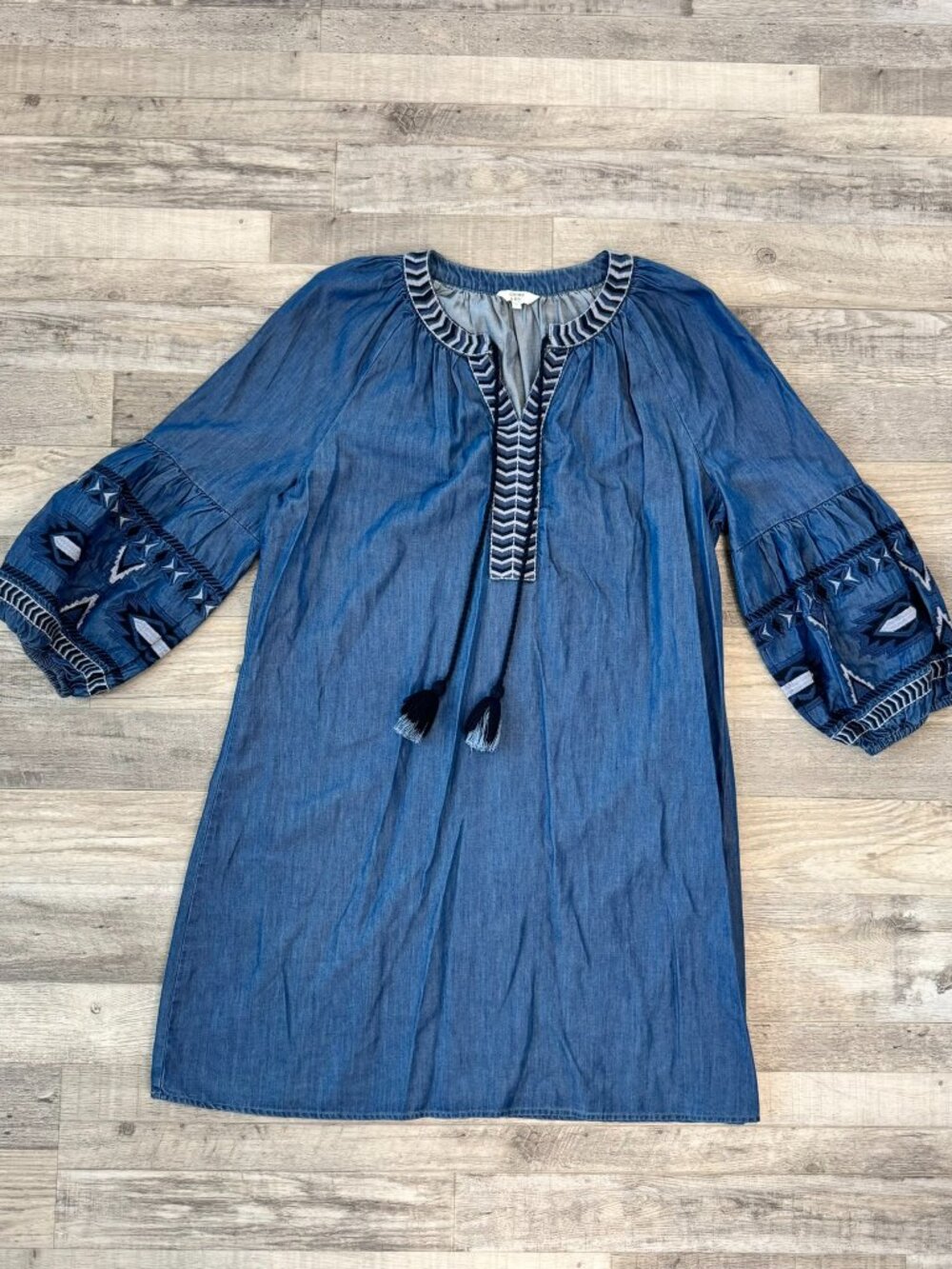 Crown+Ivy denim look embroidered balloon sleeve shift dress size large L32